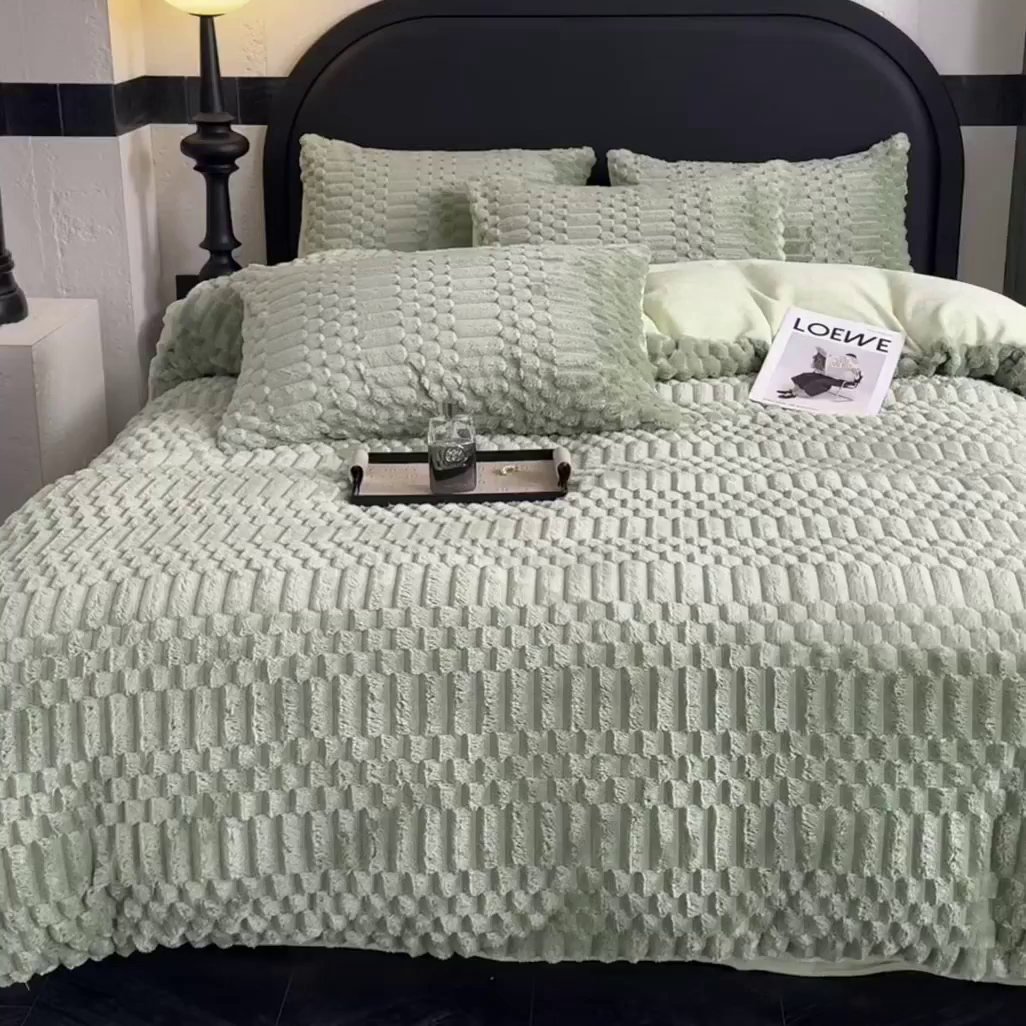 91家纺网 家纺一手货源 找家纺 潮邦创意家居 2025新款冬季提花奶芙绒牛奶绒四件套-暖绒奶芙系列 暖绒奶芙-艾草绿