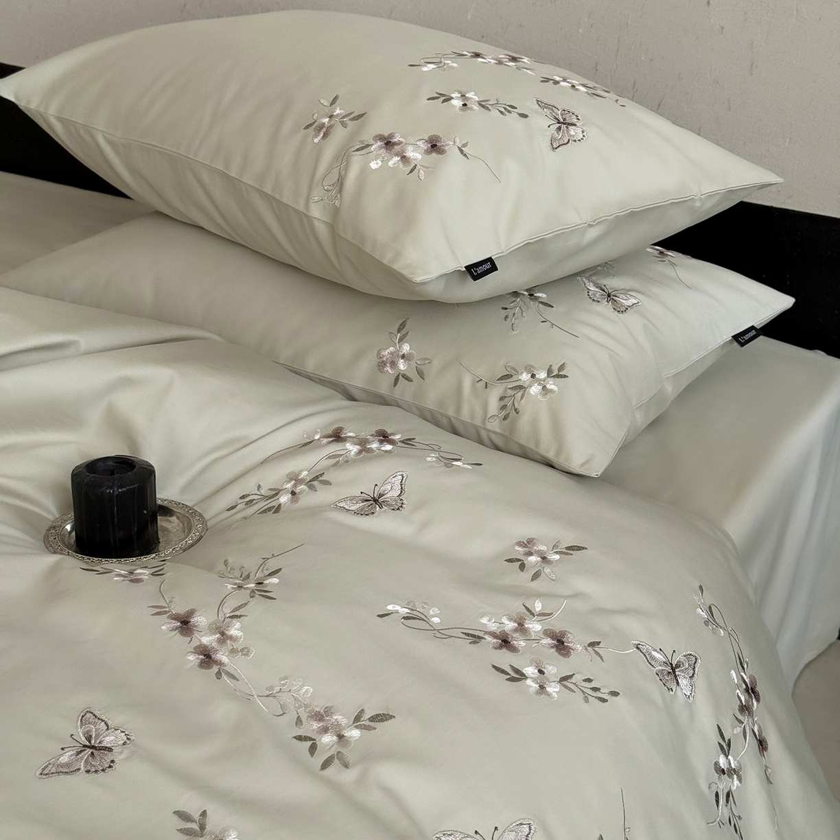 91家纺网 家纺一手货源 找家纺 鹿班家居 2025新款秋冬款100S全棉磨毛精密刺绣系列四件套-南花谷（标准会员-20元） 绿色