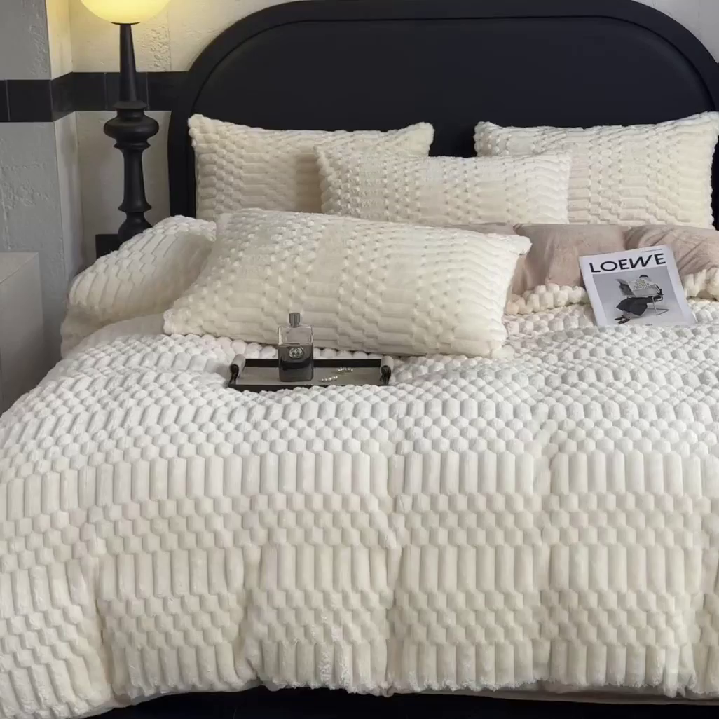 91家纺网 家纺一手货源 找家纺 潮邦创意家居 2025新款冬季提花奶芙绒牛奶绒四件套-暖绒奶芙系列 暖绒奶芙-米咖