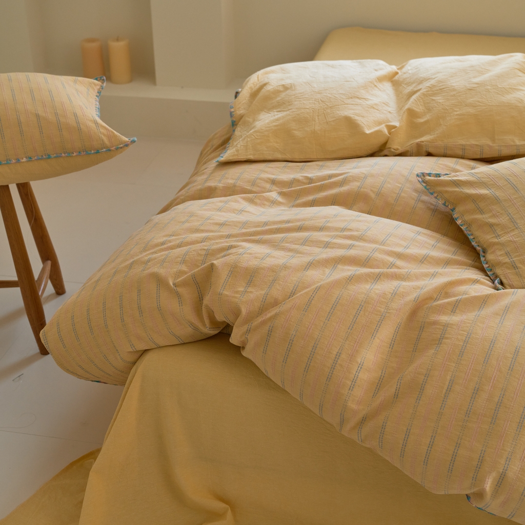 91家纺网 家纺一手货源 找家纺 洋铭区（原狠狠爱） 2025新款慕斯VS早安水洗棉彩边色织提花四件套 慕斯黄