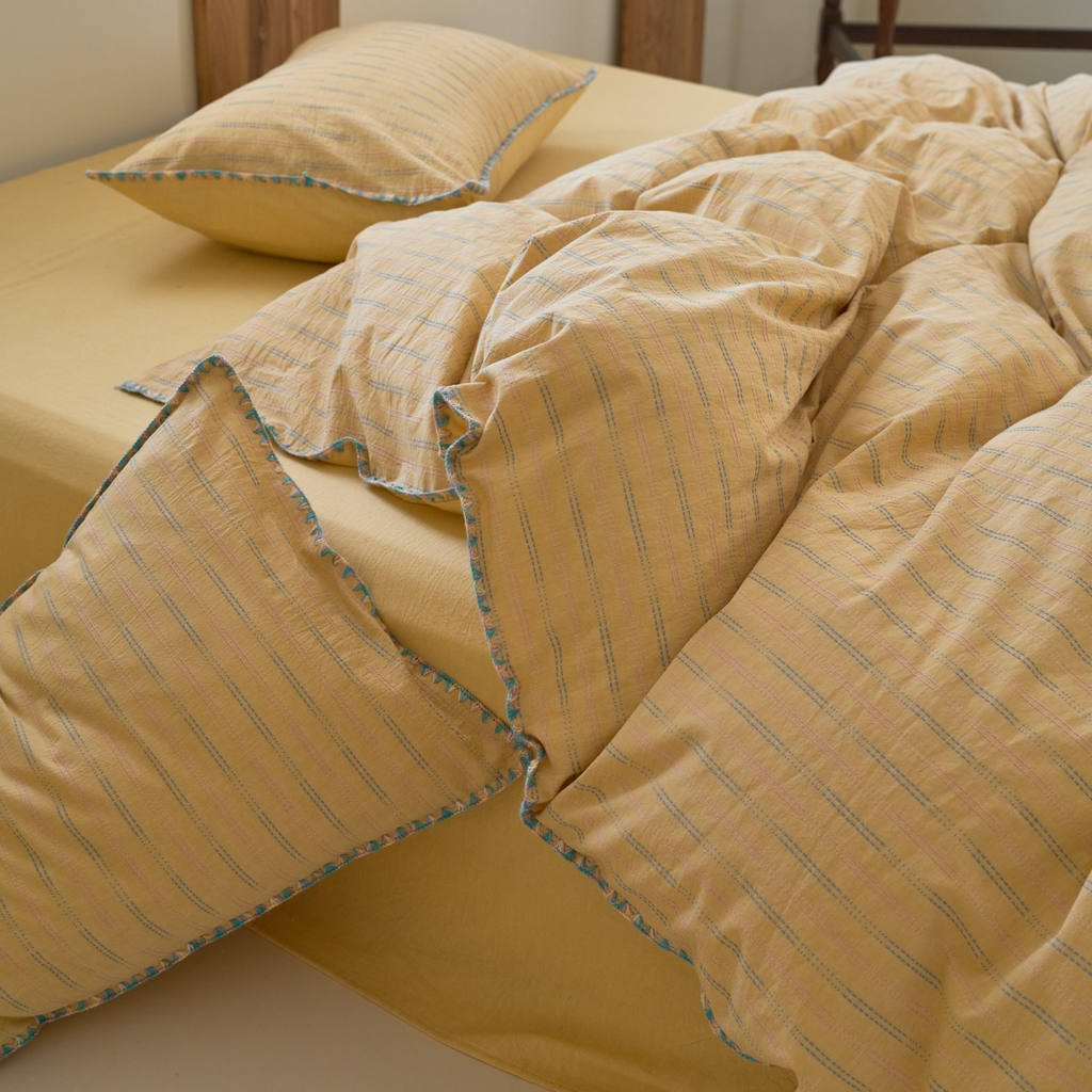 91家纺网 家纺一手货源 找家纺 洋铭区（原狠狠爱） 2025新款慕斯VS早安水洗棉彩边色织提花四件套 慕斯黄