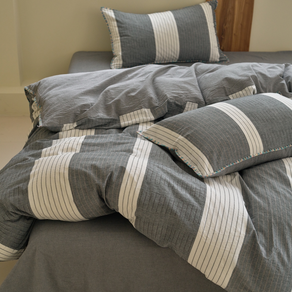 91家纺网 家纺一手货源 找家纺 洋铭区（原狠狠爱） 2025新款慕斯VS早安水洗棉彩边色织提花四件套 慕斯灰