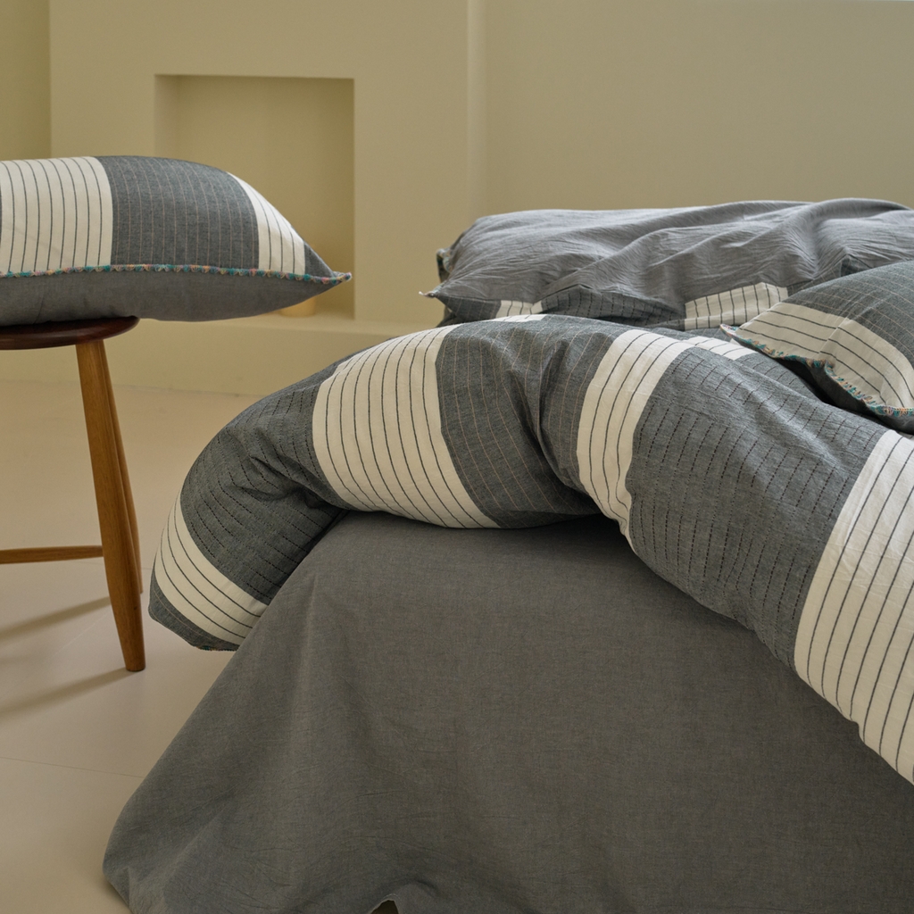 91家纺网 家纺一手货源 找家纺 洋铭区（原狠狠爱） 2025新款慕斯VS早安水洗棉彩边色织提花四件套 慕斯灰