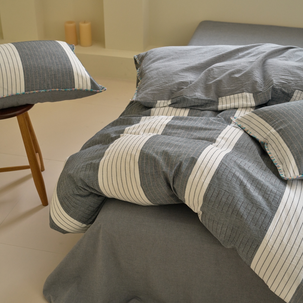 91家纺网 家纺一手货源 找家纺 洋铭区（原狠狠爱） 2025新款慕斯VS早安水洗棉彩边色织提花四件套 慕斯灰