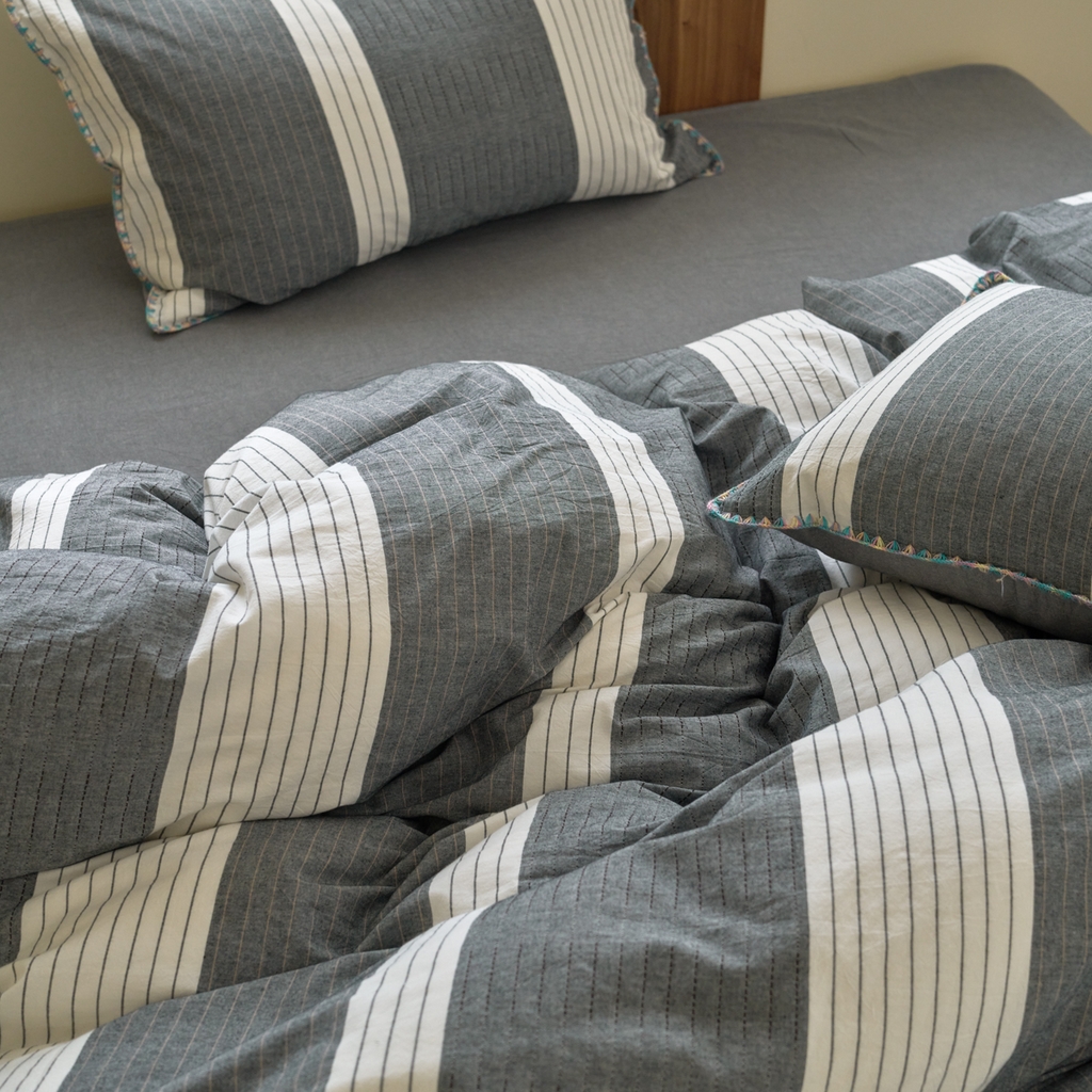 91家纺网 家纺一手货源 找家纺 洋铭区（原狠狠爱） 2025新款慕斯VS早安水洗棉彩边色织提花四件套 慕斯灰