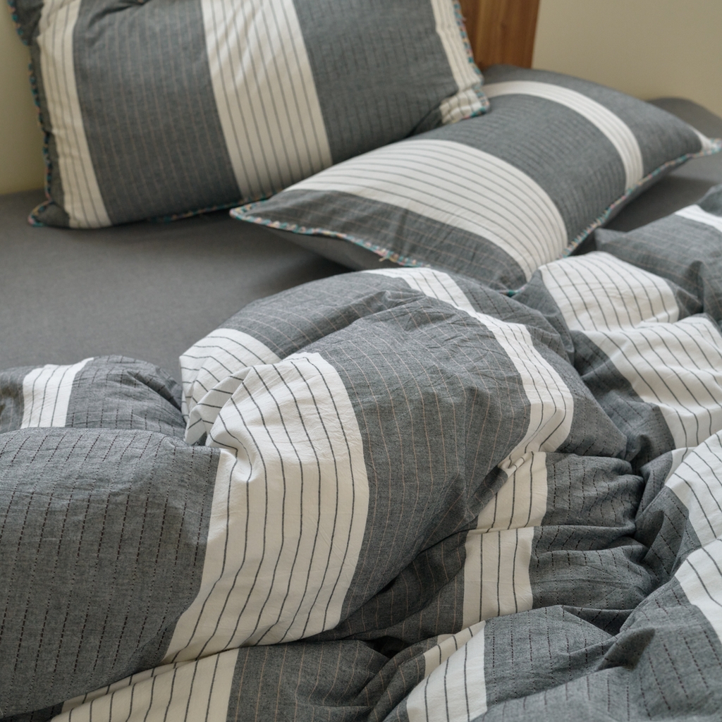 91家纺网 家纺一手货源 找家纺 洋铭区（原狠狠爱） 2025新款慕斯VS早安水洗棉彩边色织提花四件套 慕斯灰