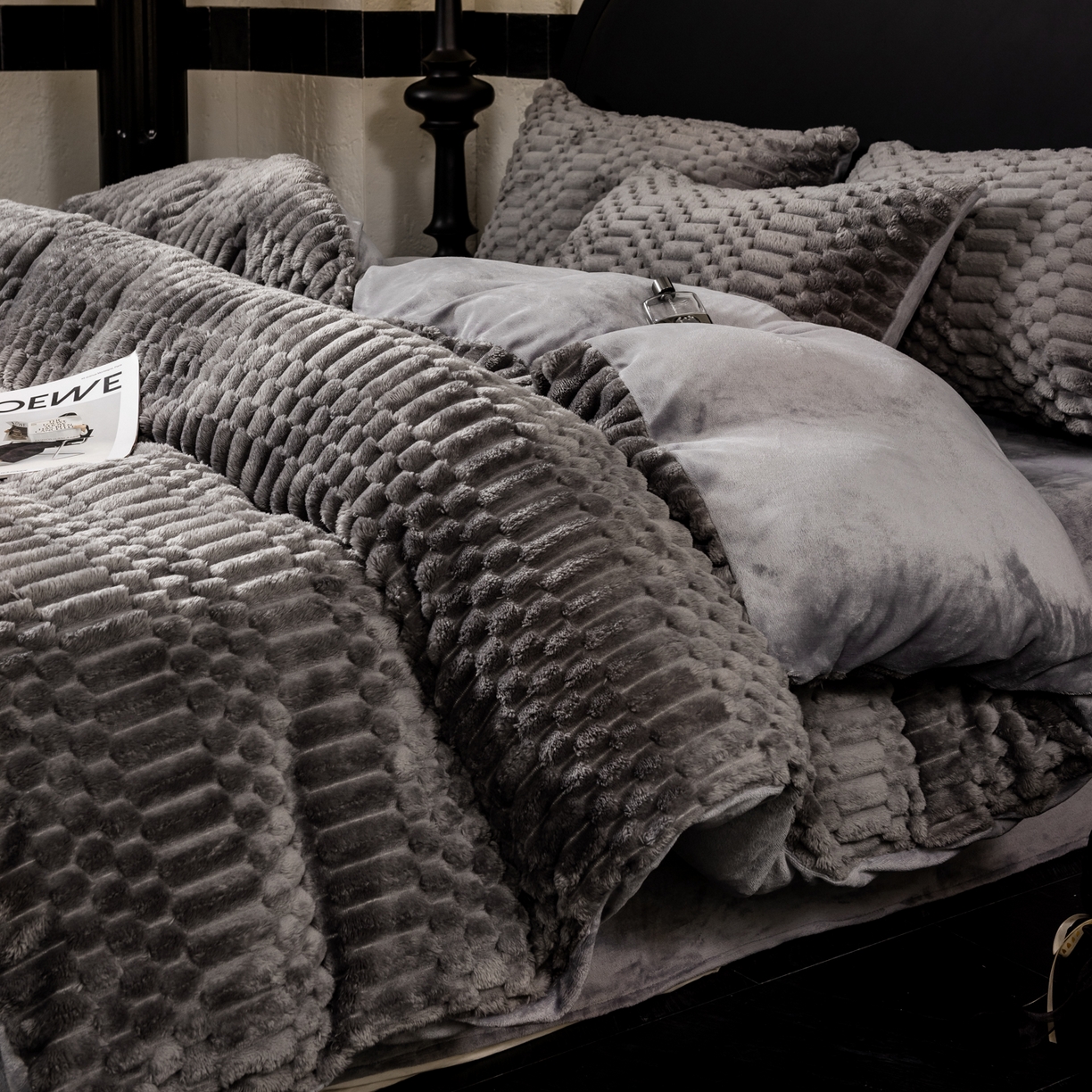 91家纺网 家纺一手货源 找家纺 潮邦创意家居 2025新款冬季提花奶芙绒牛奶绒四件套-暖绒奶芙系列 暖绒奶芙-绅灰