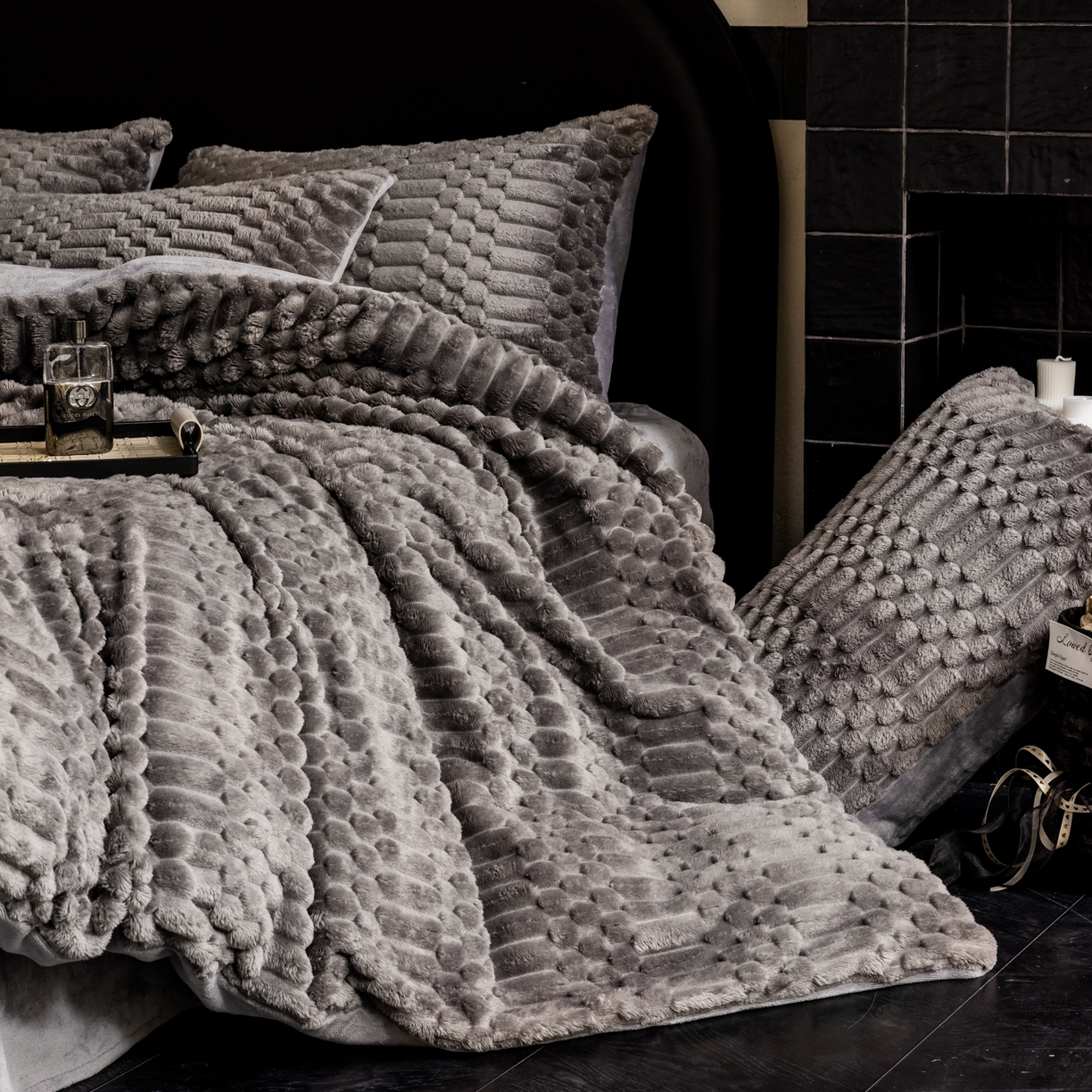 91家纺网 家纺一手货源 找家纺 潮邦创意家居 2025新款冬季提花奶芙绒牛奶绒四件套-暖绒奶芙系列 暖绒奶芙-绅灰