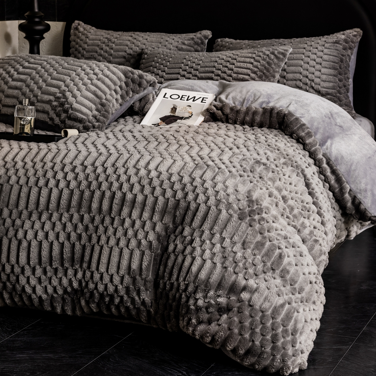 91家纺网 家纺一手货源 找家纺 潮邦创意家居 2025新款冬季提花奶芙绒牛奶绒四件套-暖绒奶芙系列 暖绒奶芙-绅灰