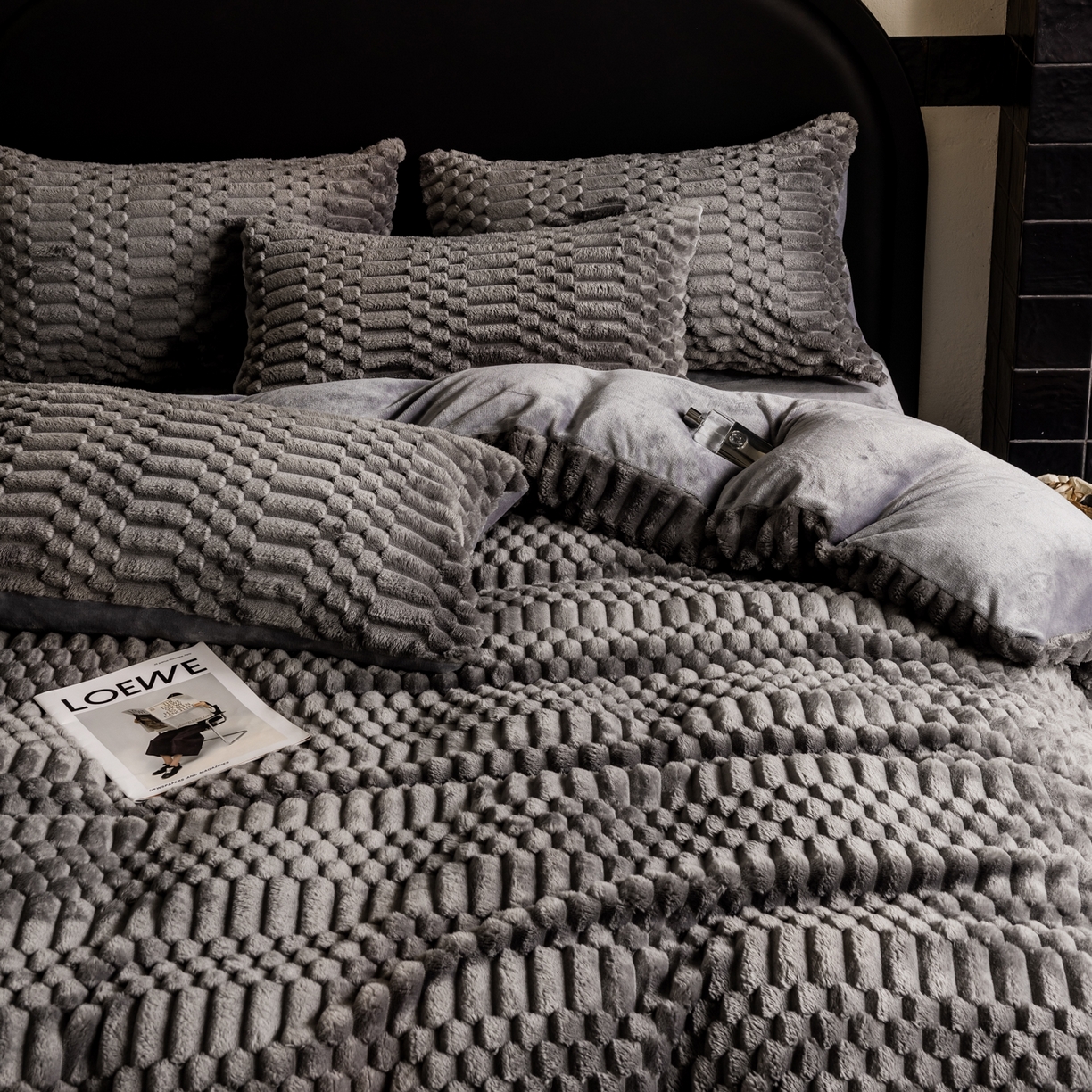 91家纺网 家纺一手货源 找家纺 潮邦创意家居 2025新款冬季提花奶芙绒牛奶绒四件套-暖绒奶芙系列 暖绒奶芙-绅灰