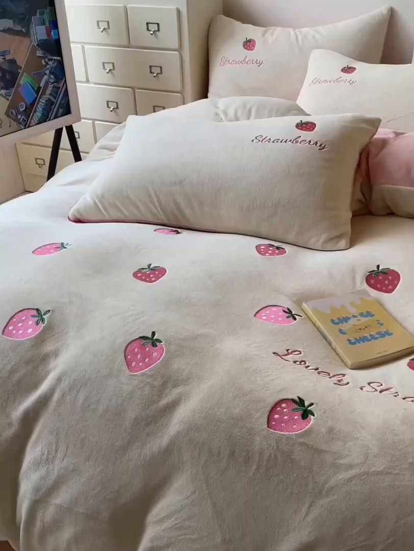 91家纺网 家纺一手货源 找家纺 （总）美澳家纺 2025新款刺绣ins小清新高克重牛奶绒四件套床笠款四件套