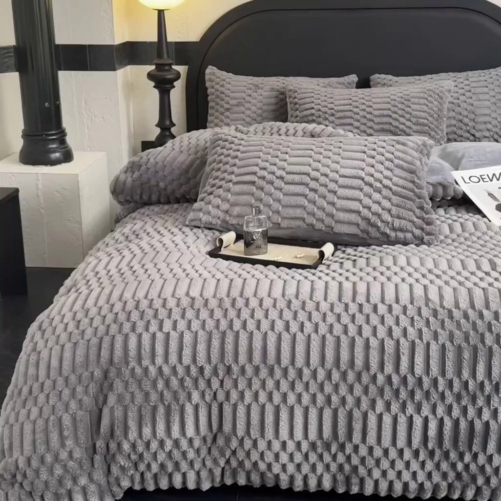91家纺网 家纺一手货源 找家纺 潮邦创意家居 2025新款冬季提花奶芙绒牛奶绒四件套-暖绒奶芙系列 暖绒奶芙-绅灰