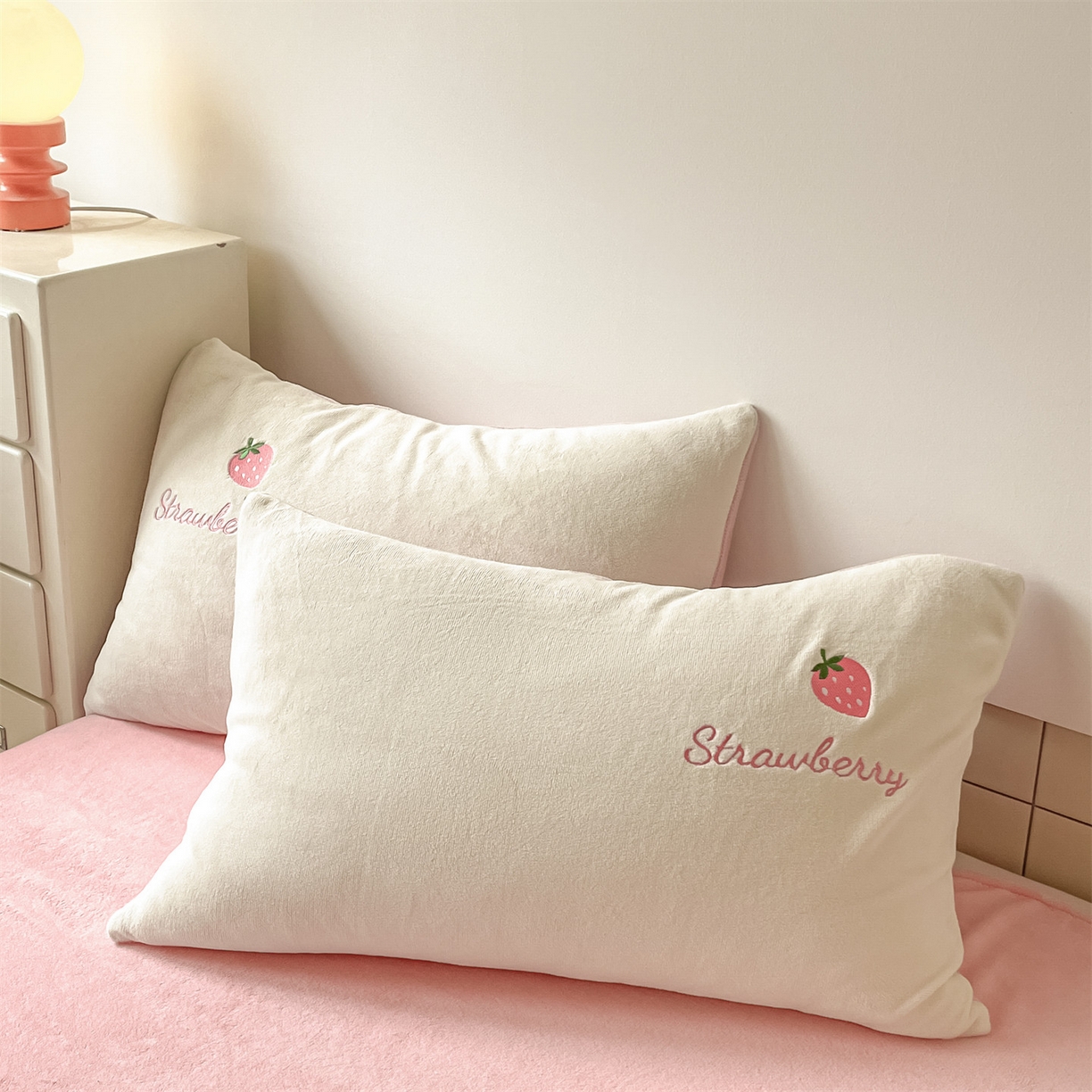 91家纺网 家纺一手货源 找家纺 （总）美澳家纺 2025新款刺绣ins小清新高克重牛奶绒四件套床笠款四件套