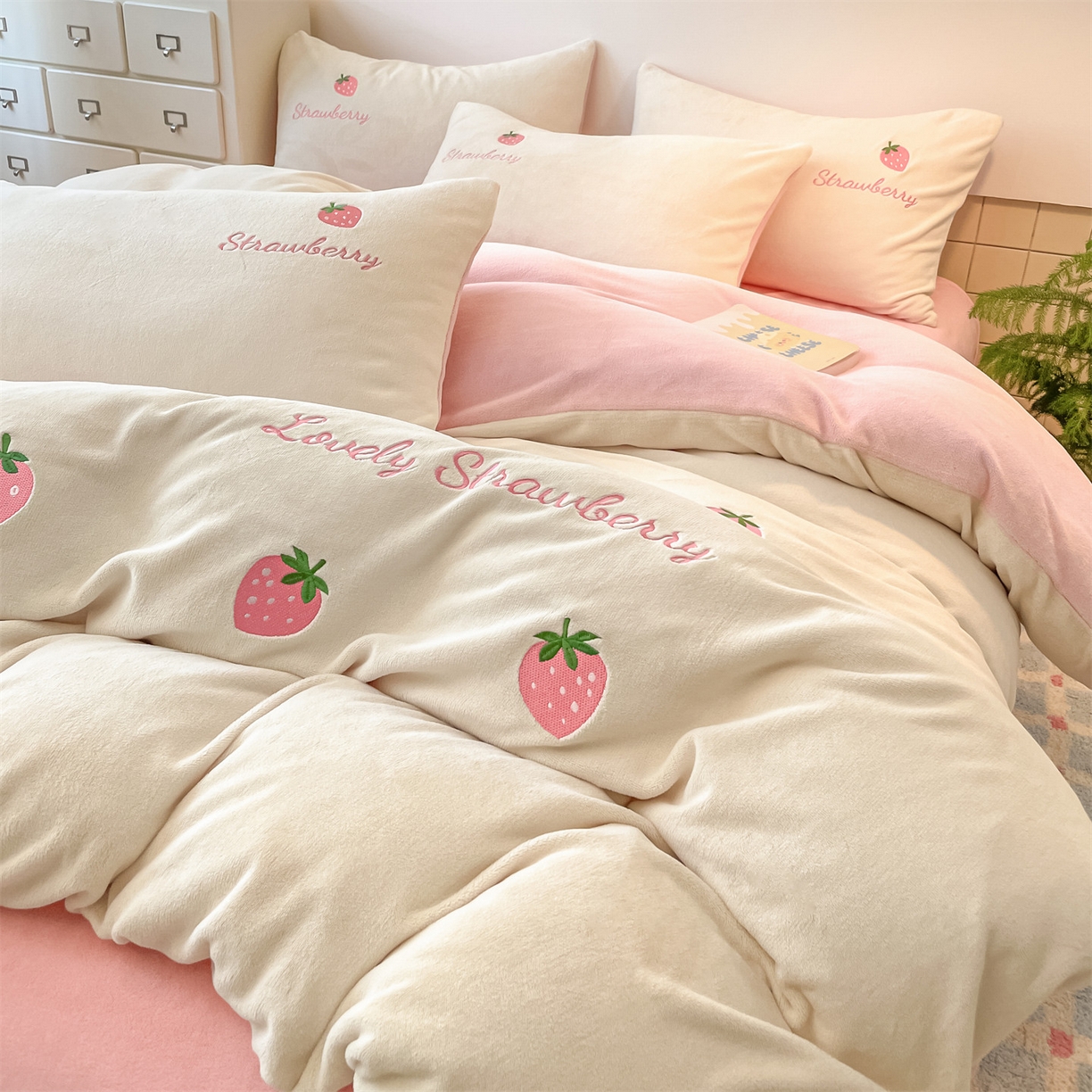 91家纺网 家纺一手货源 找家纺 （总）美澳家纺 2025新款刺绣ins小清新高克重牛奶绒四件套床笠款四件套