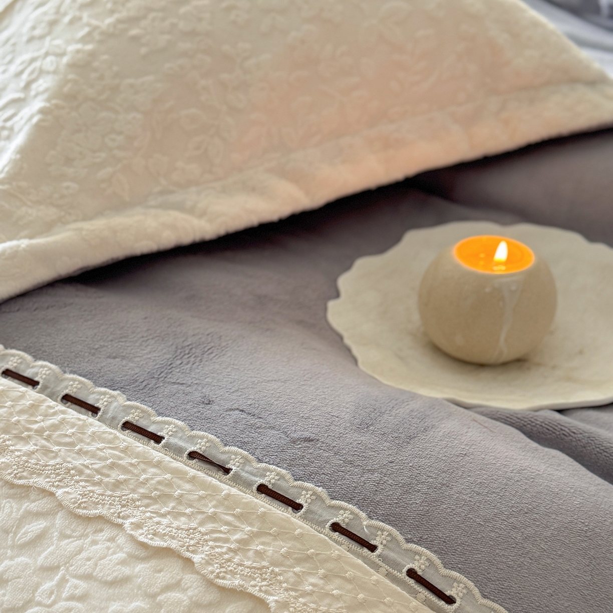 91家纺网 家纺一手货源 找家纺 优悦生活馆 2025新款牛奶绒纯色双拼四件套-瑞丽 瑞丽-白