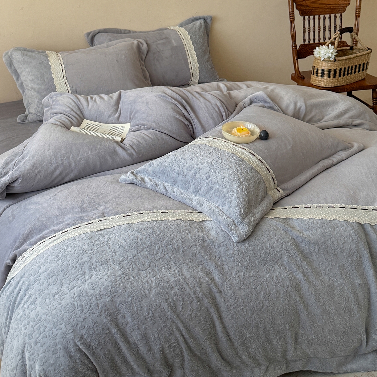 91家纺网 家纺一手货源 找家纺 优悦生活馆 2025新款牛奶绒纯色双拼四件套-瑞丽 瑞丽-灰