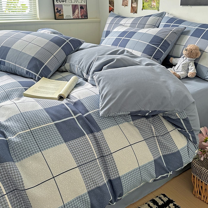 91家纺网 家纺一手货源 找家纺 南通菲度家纺 2025新款ins博主风软糯糯亲肤印花热款纯色格子无印风水洗棉时尚四件套 柏林