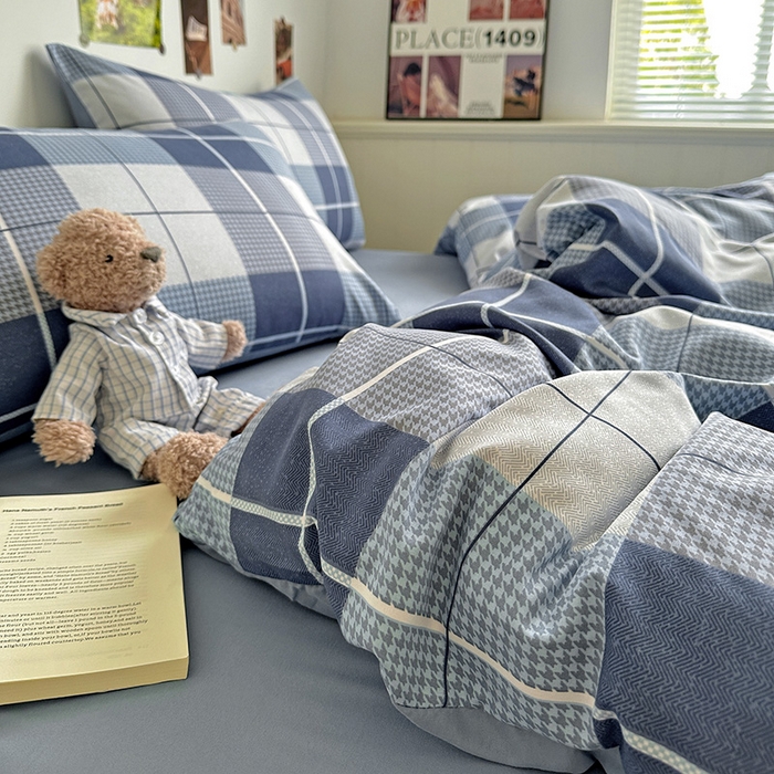 91家纺网 家纺一手货源 找家纺 南通菲度家纺 2025新款ins博主风软糯糯亲肤印花热款纯色格子无印风水洗棉时尚四件套 柏林