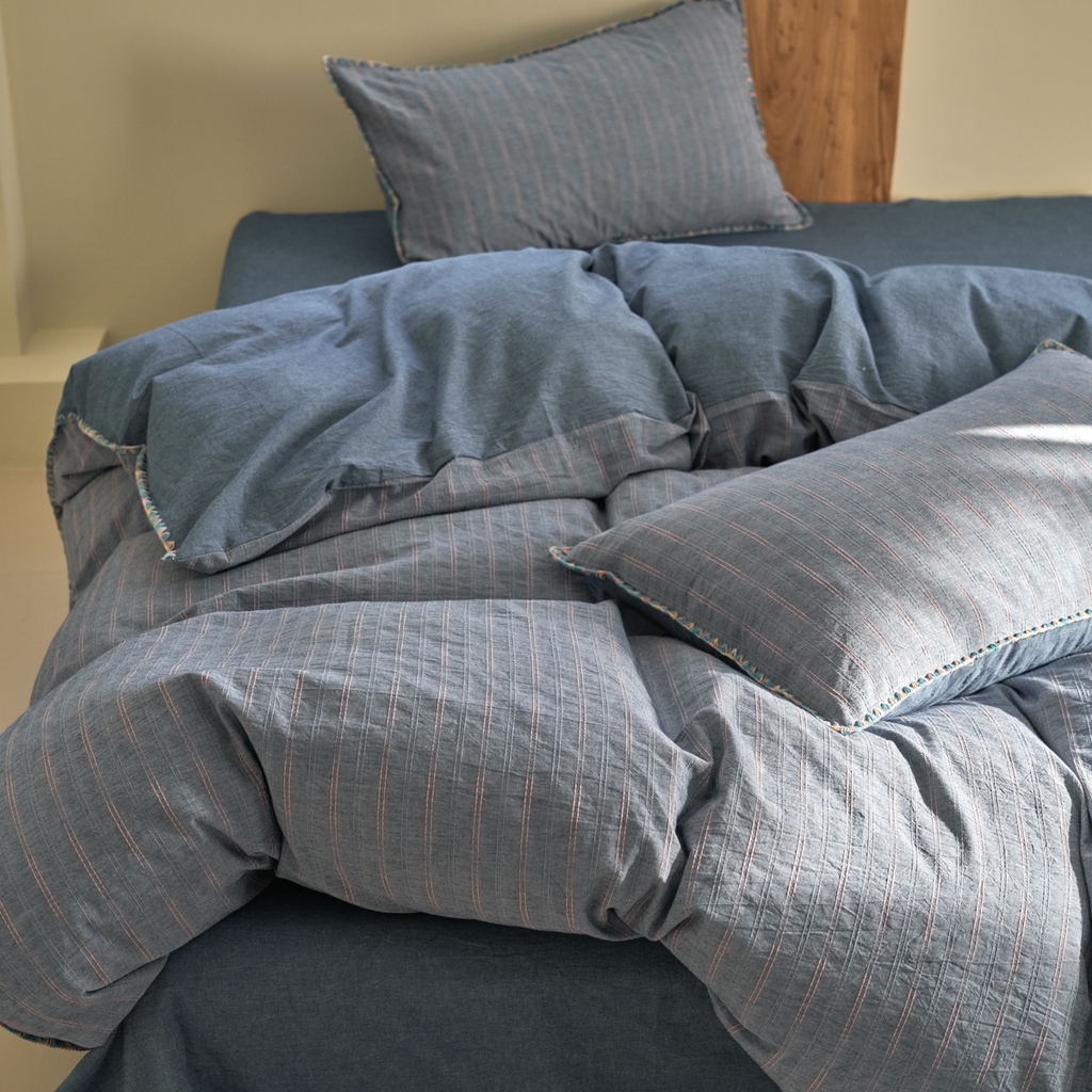 91家纺网 家纺一手货源 找家纺 洋铭区（原狠狠爱） 2025新款慕斯VS早安水洗棉彩边色织提花四件套 慕斯深蓝