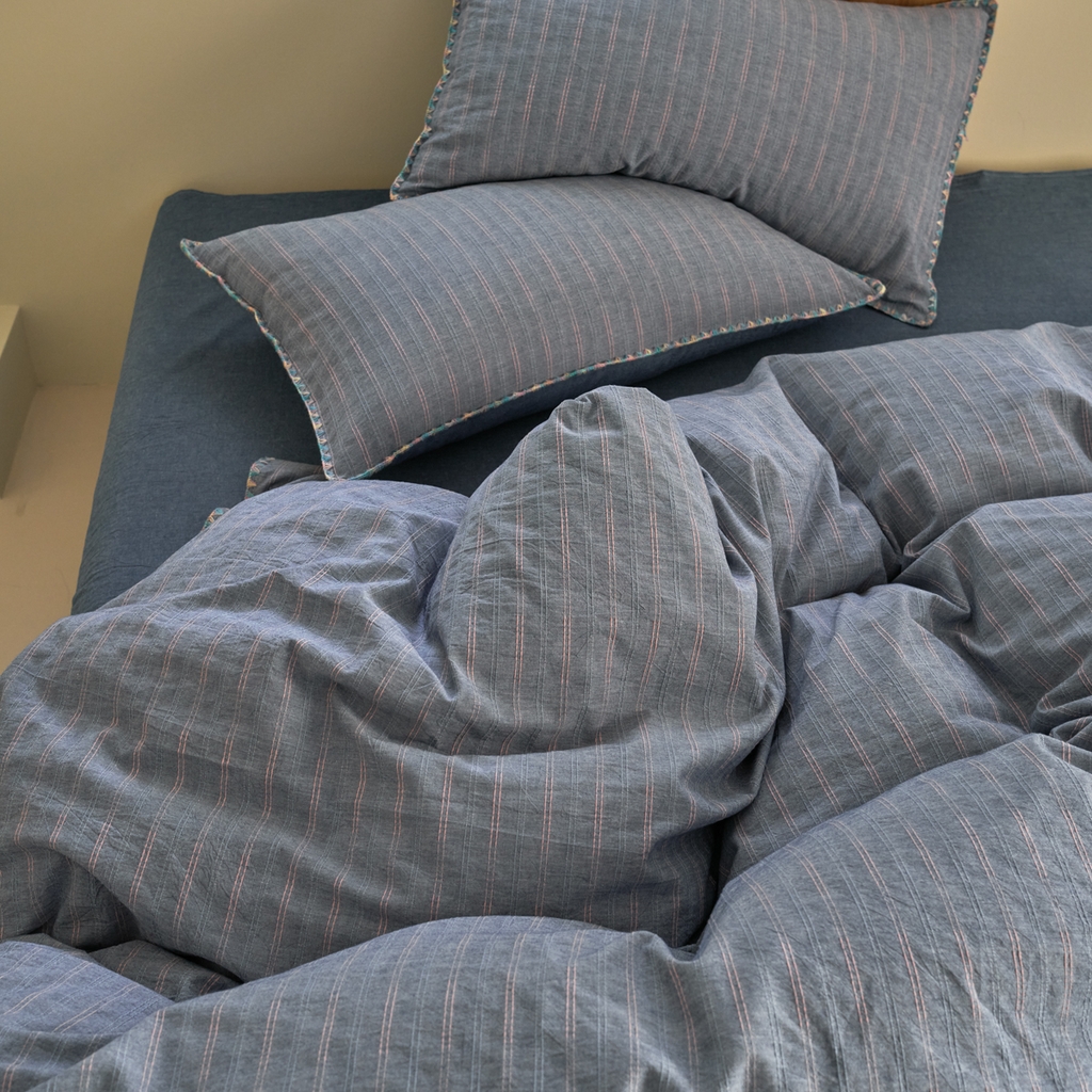 91家纺网 家纺一手货源 找家纺 洋铭区（原狠狠爱） 2025新款慕斯VS早安水洗棉彩边色织提花四件套 慕斯深蓝