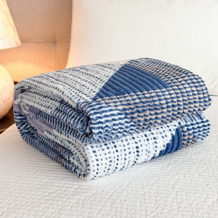 91家纺网 家纺一手货源 找家纺 璐维斯 2025新款菱形格抽条印花毛毯跨境外贸专供 菱形蓝白格