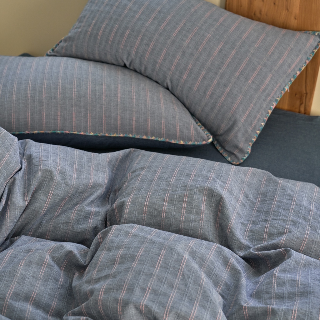 91家纺网 家纺一手货源 找家纺 洋铭区（原狠狠爱） 2025新款慕斯VS早安水洗棉彩边色织提花四件套 慕斯深蓝