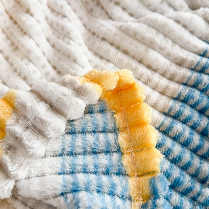 91家纺网 家纺一手货源 找家纺 璐维斯 2025新款菱形格抽条印花毛毯跨境外贸专供 菱形白蓝格