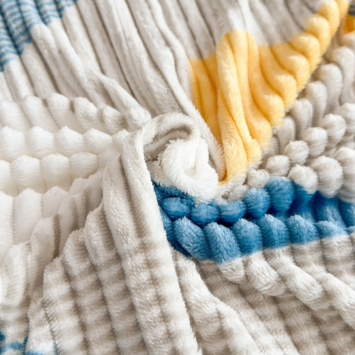 91家纺网 家纺一手货源 找家纺 璐维斯 2025新款菱形格抽条印花毛毯跨境外贸专供 菱形白蓝格