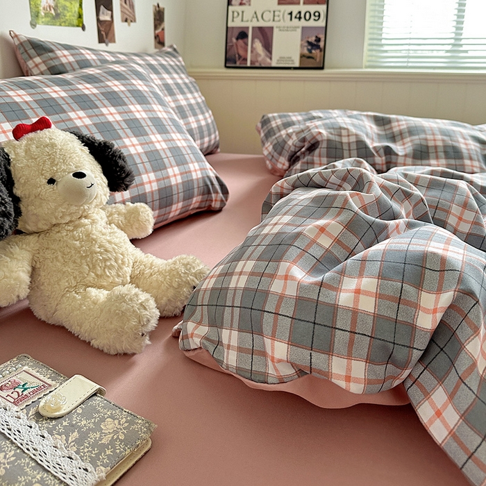 91家纺网 家纺一手货源 找家纺 南通菲度家纺 2025新款ins博主风软糯糯亲肤印花热款纯色格子无印风水洗棉时尚四件套 开罗