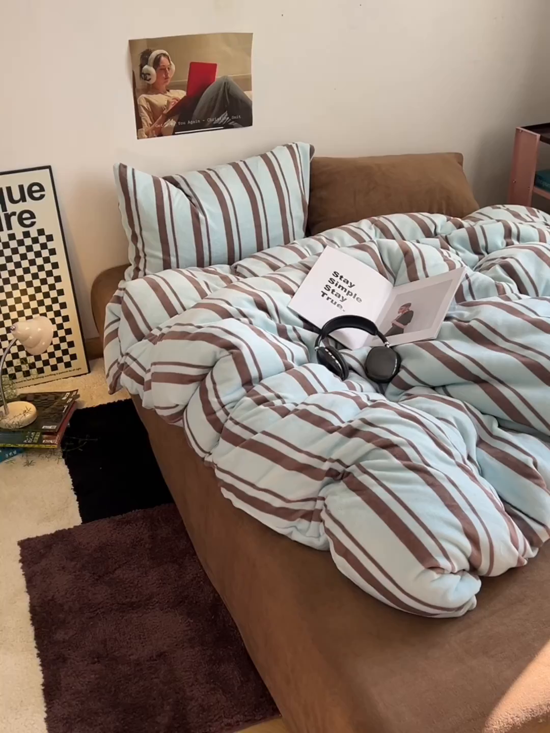 91家纺网 家纺一手货源 找家纺 （总）蜜宿 2025新款混搭条纹牛奶绒四件套（小号默认条纹枕套一只）可以配小号四件套枕套9/一只；标准和加大（默认混搭枕套条纹一只，纯色一只，可以备注更换！）