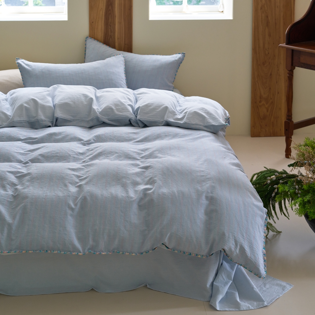 91家纺网 家纺一手货源 找家纺 洋铭区（原狠狠爱） 2025新款慕斯VS早安水洗棉彩边色织提花四件套 慕斯天空蓝