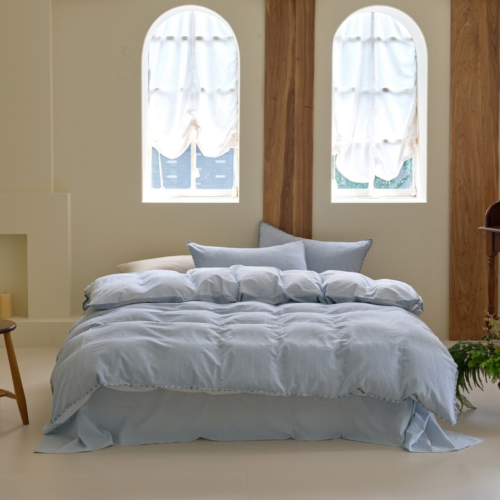 91家纺网 家纺一手货源 找家纺 洋铭区（原狠狠爱） 2025新款慕斯VS早安水洗棉彩边色织提花四件套 慕斯天空蓝