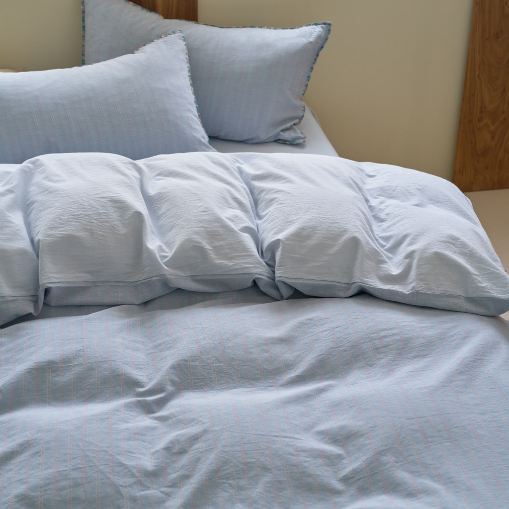 91家纺网 家纺一手货源 找家纺 洋铭区（原狠狠爱） 2025新款慕斯VS早安水洗棉彩边色织提花四件套 慕斯天空蓝