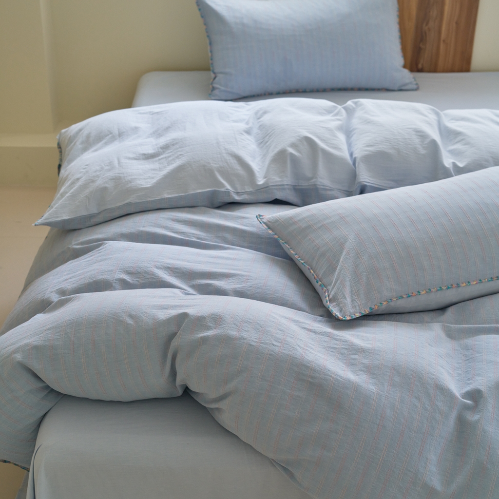 91家纺网 家纺一手货源 找家纺 洋铭区（原狠狠爱） 2025新款慕斯VS早安水洗棉彩边色织提花四件套 慕斯天空蓝