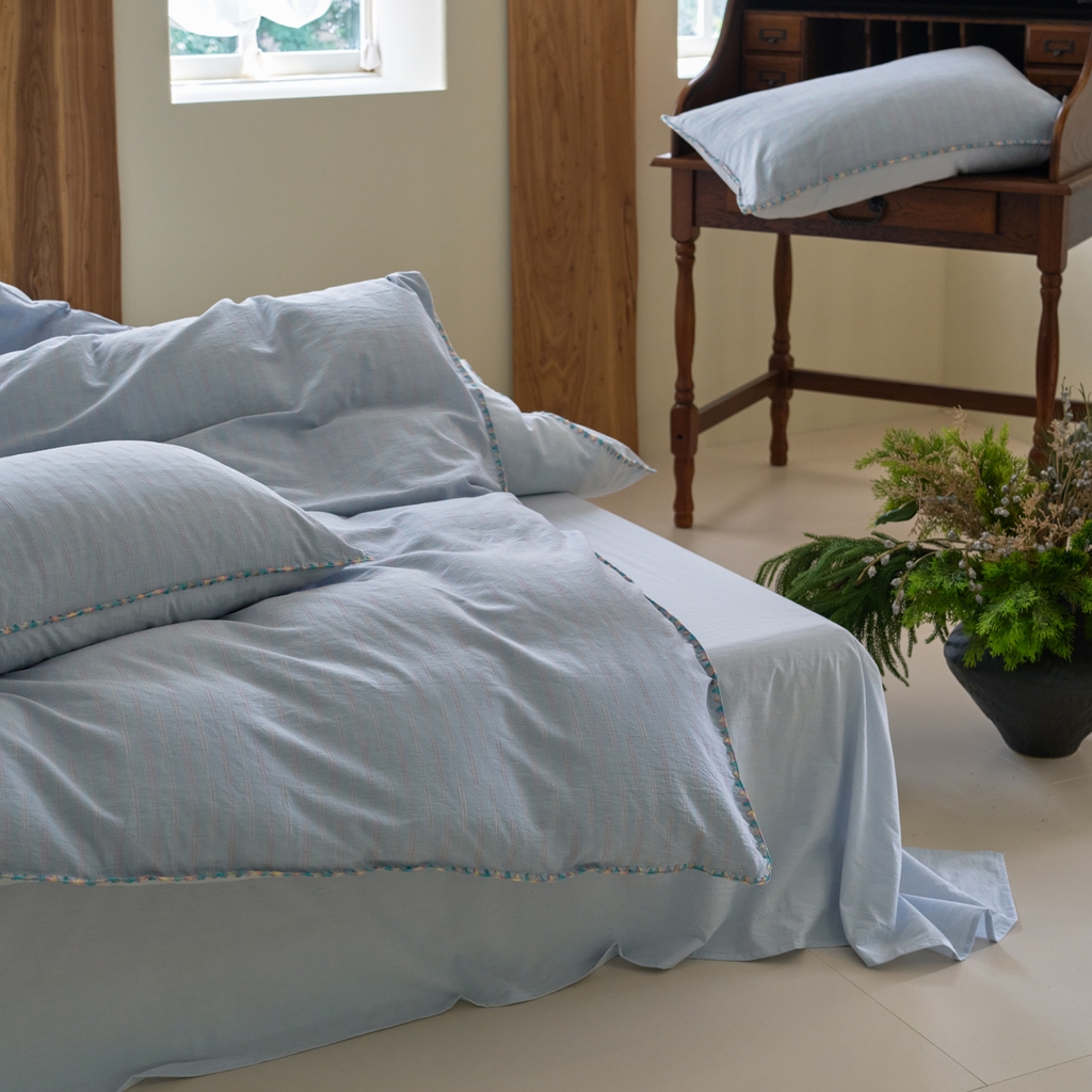 91家纺网 家纺一手货源 找家纺 洋铭区（原狠狠爱） 2025新款慕斯VS早安水洗棉彩边色织提花四件套 慕斯天空蓝