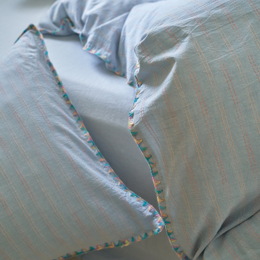 91家纺网 家纺一手货源 找家纺 洋铭区（原狠狠爱） 2025新款慕斯VS早安水洗棉彩边色织提花四件套 慕斯天空蓝