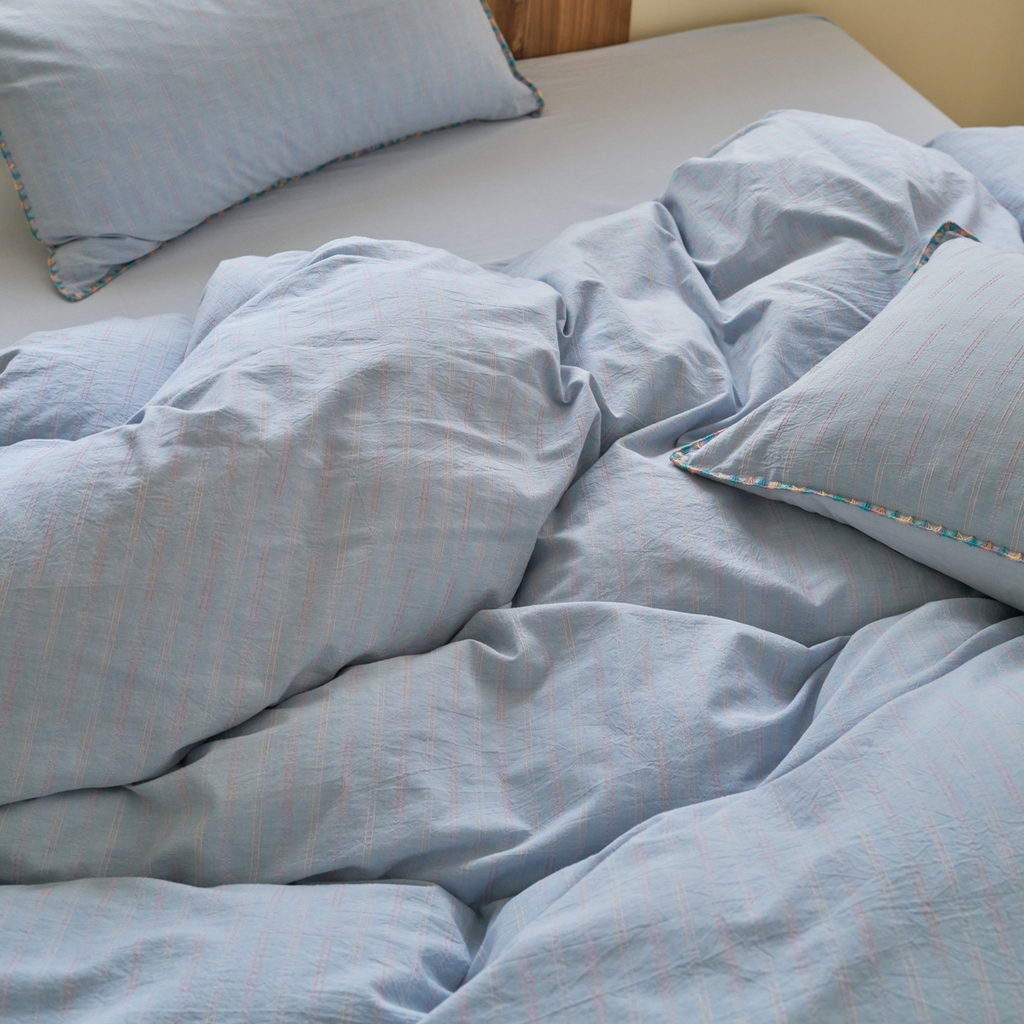 91家纺网 家纺一手货源 找家纺 洋铭区（原狠狠爱） 2025新款慕斯VS早安水洗棉彩边色织提花四件套 慕斯天空蓝