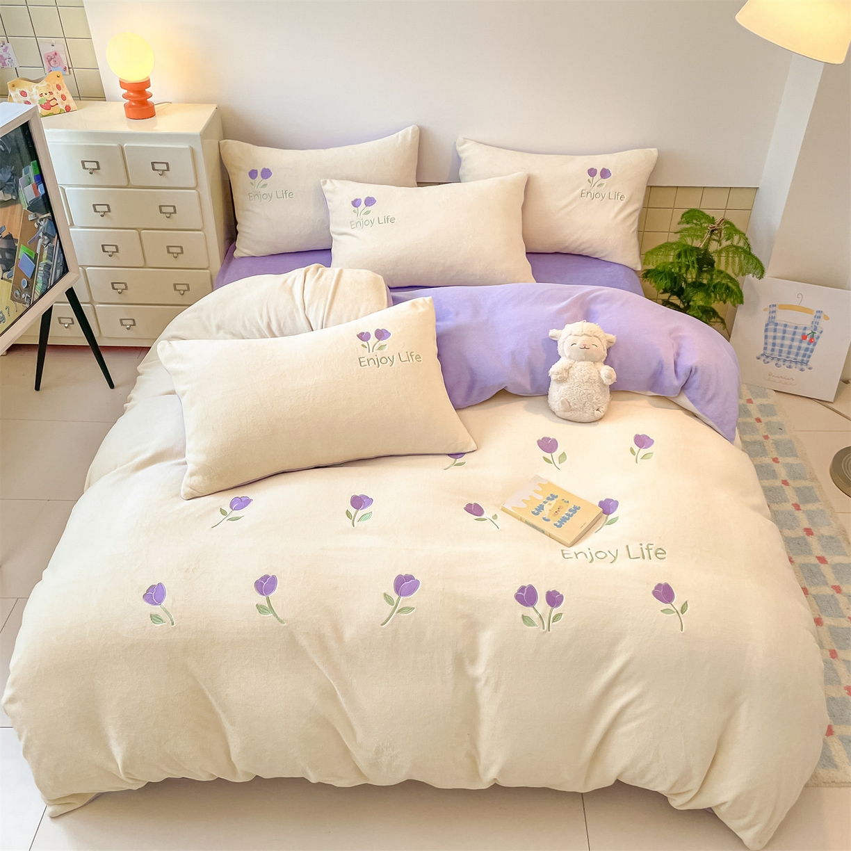 91家纺网 家纺一手货源 找家纺 美澳家纺 2025新款刺绣ins小清新高克重牛奶绒四件套床笠款四件套 郁金香-紫