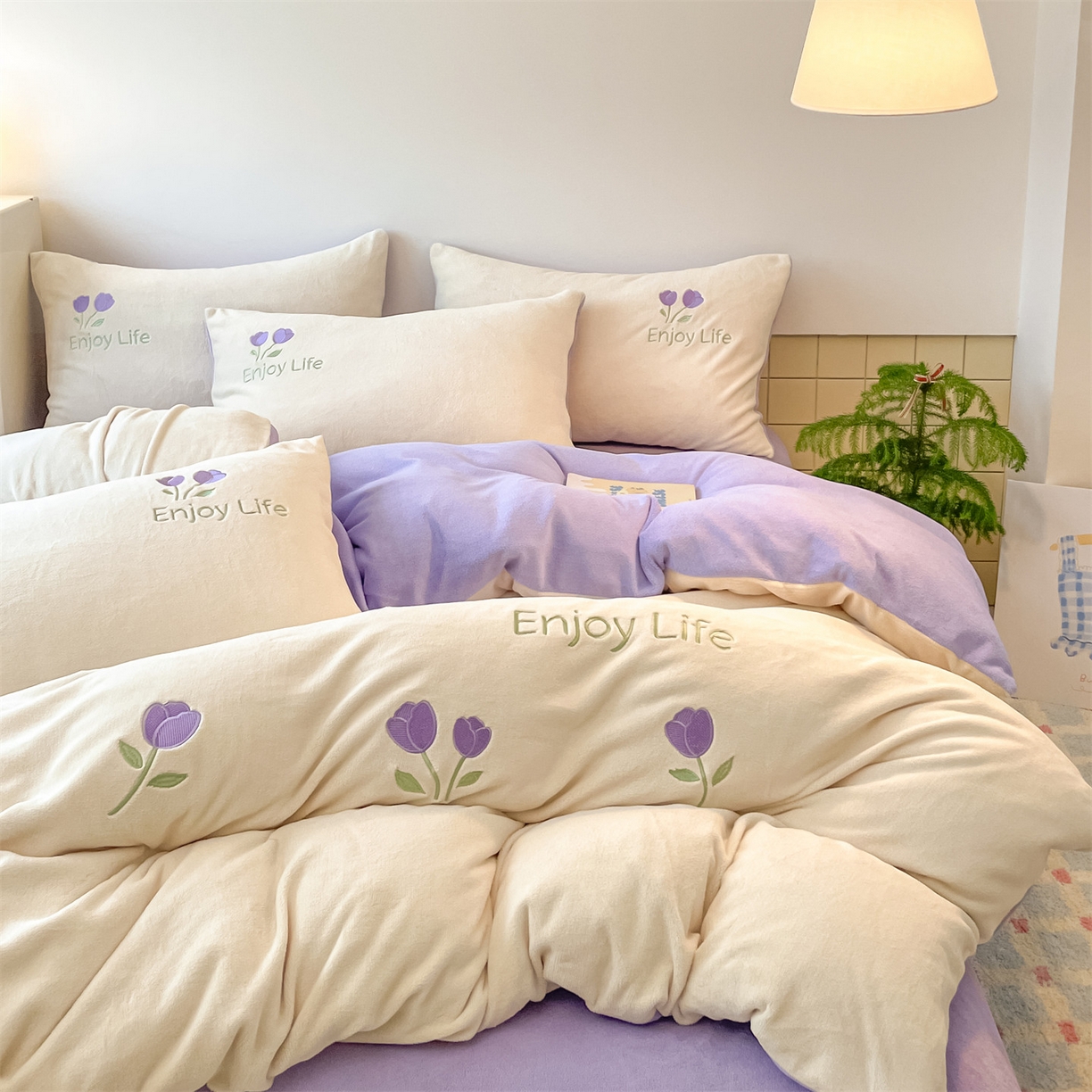 91家纺网 家纺一手货源 找家纺 美澳家纺 2025新款刺绣ins小清新高克重牛奶绒四件套床笠款四件套 郁金香-紫