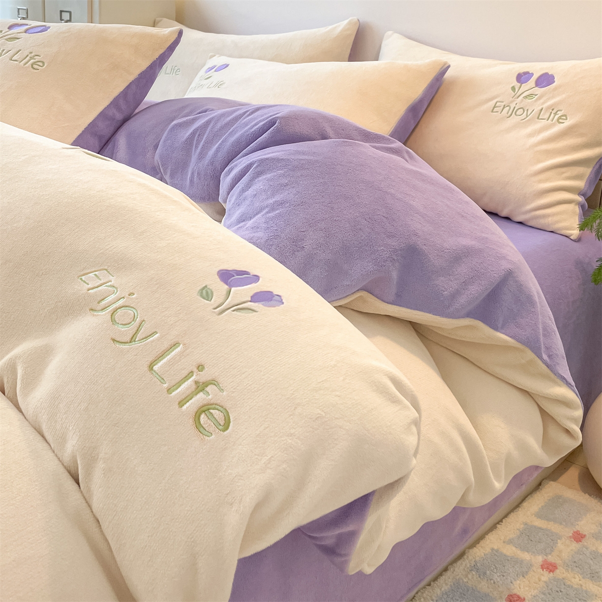 91家纺网 家纺一手货源 找家纺 美澳家纺 2025新款刺绣ins小清新高克重牛奶绒四件套床笠款四件套 郁金香-紫