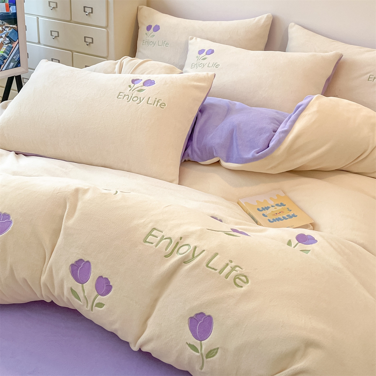 91家纺网 家纺一手货源 找家纺 美澳家纺 2025新款刺绣ins小清新高克重牛奶绒四件套床笠款四件套 郁金香-紫