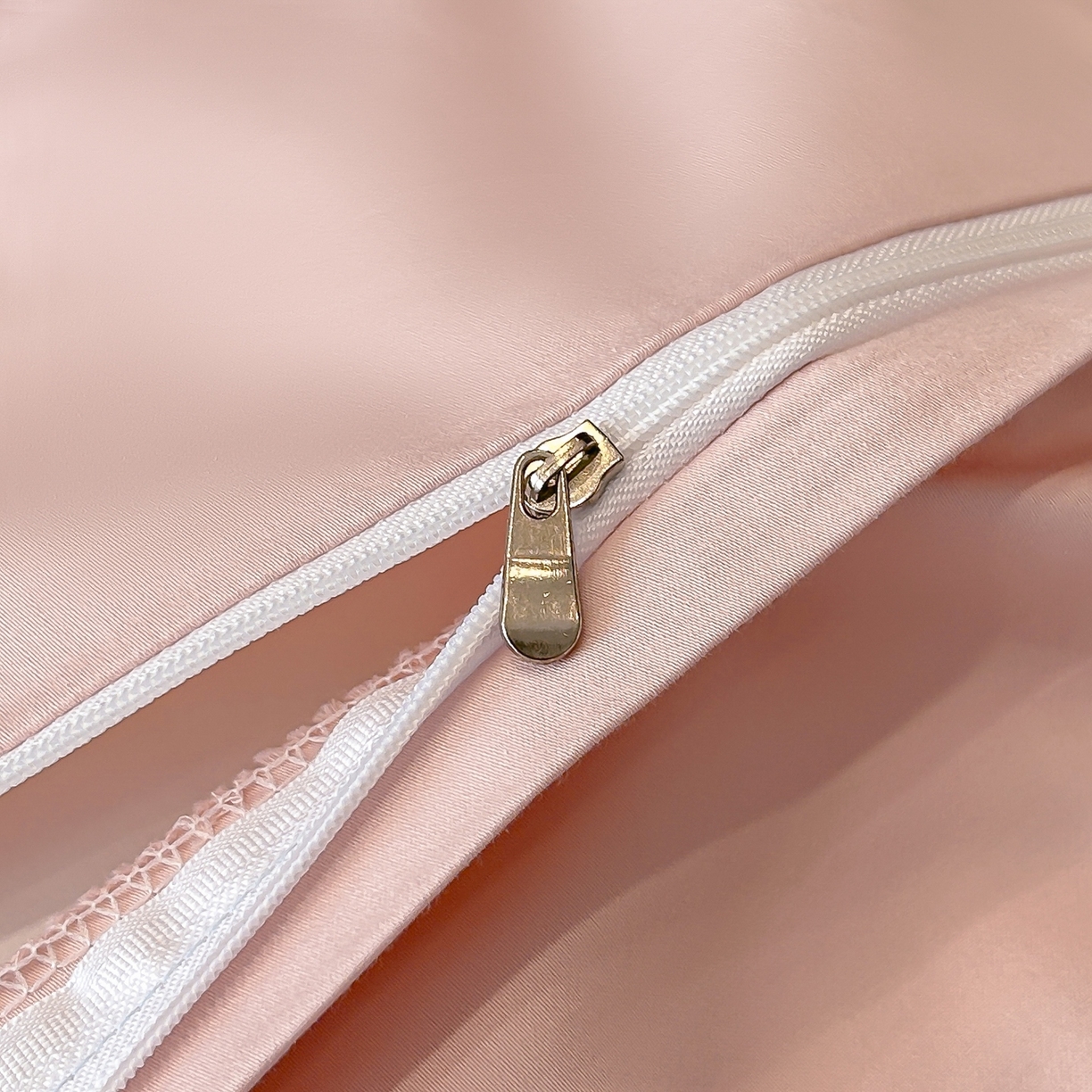 91家纺网 家纺一手货源 找家纺 安妮家居 2025新款A类100s长绒棉纯棉贡缎四件套-塞纳 塞纳-雾吻粉