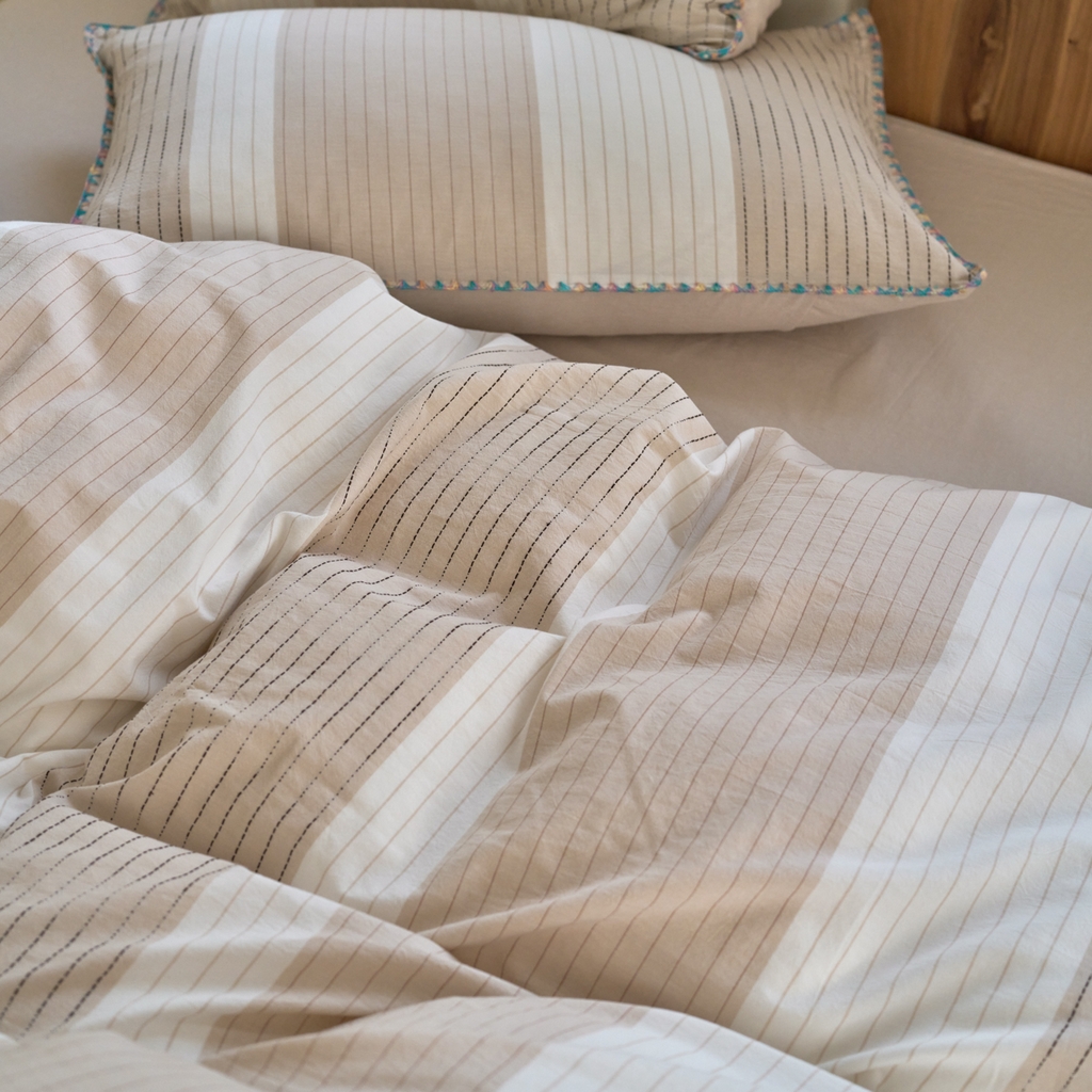 91家纺网 家纺一手货源 找家纺 洋铭区（原狠狠爱） 2025新款慕斯VS早安水洗棉彩边色织提花四件套 慕斯杏