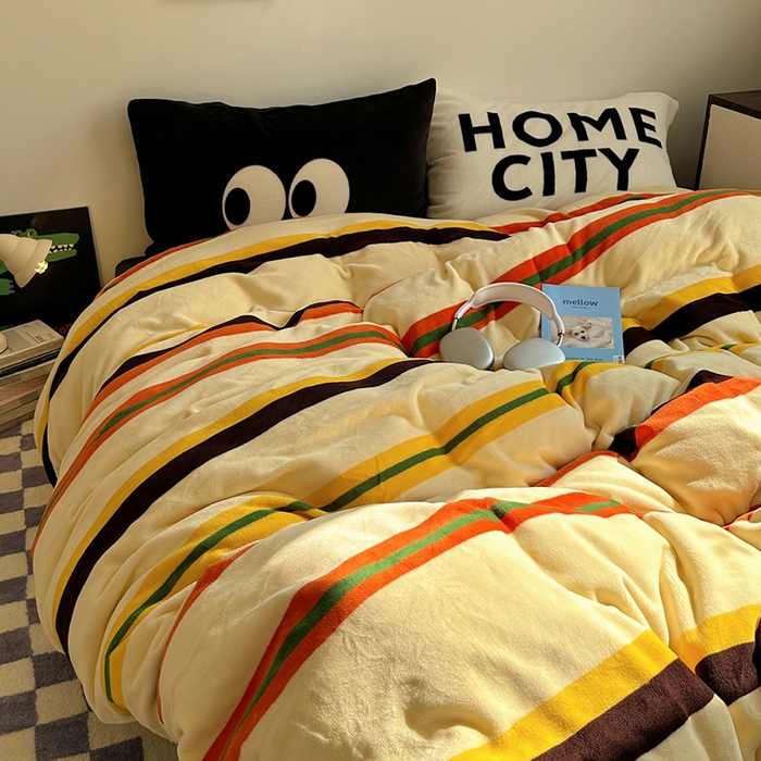 91家纺网 家纺一手货源 找家纺 蜜宿 2025新款大眼睛混搭条纹牛奶绒四件套（小号三件套枕套默认发黑色大眼睛款！！也可以调换字母款枕套！！） 绒-ins多彩条