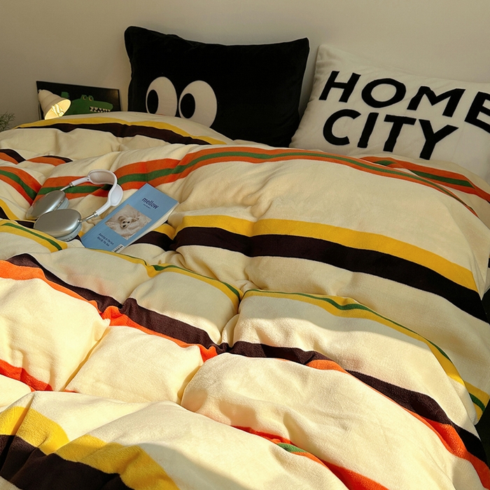 91家纺网 家纺一手货源 找家纺 蜜宿 2025新款大眼睛混搭条纹牛奶绒四件套（小号三件套枕套默认发黑色大眼睛款！！也可以调换字母款枕套！！） 绒-ins多彩条