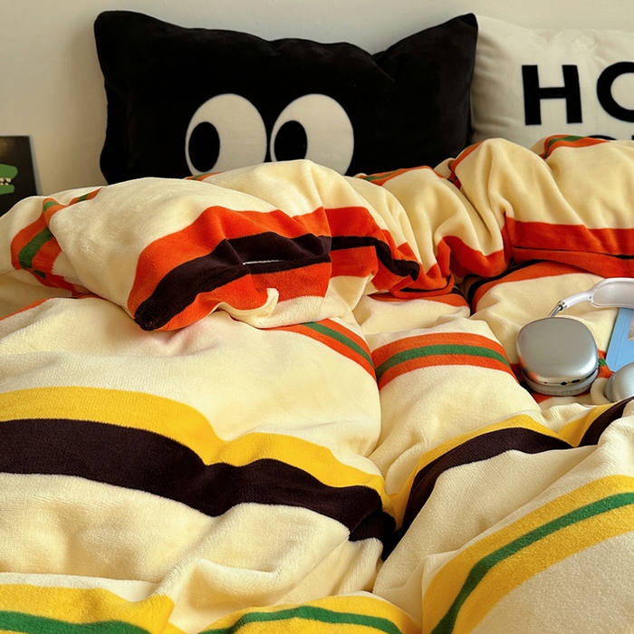 91家纺网 家纺一手货源 找家纺 蜜宿 2025新款大眼睛混搭条纹牛奶绒四件套（小号三件套枕套默认发黑色大眼睛款！！也可以调换字母款枕套！！） 绒-ins多彩条