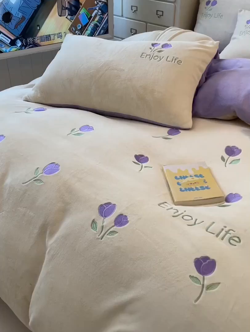 91家纺网 家纺一手货源 找家纺 美澳家纺 2025新款刺绣ins小清新高克重牛奶绒四件套床笠款四件套 郁金香-紫
