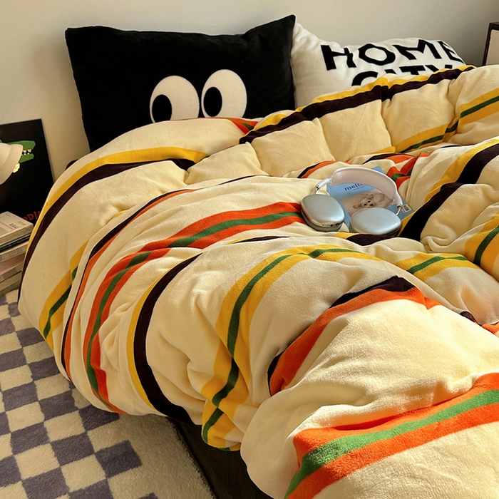 91家纺网 家纺一手货源 找家纺 蜜宿 2025新款大眼睛混搭条纹牛奶绒四件套（小号三件套枕套默认发黑色大眼睛款！！也可以调换字母款枕套！！） 绒-ins多彩条