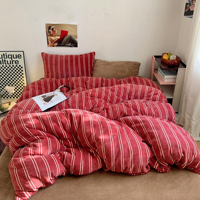 91家纺网 家纺一手货源 找家纺 （总）蜜宿 2025新款混搭条纹牛奶绒四件套（小号默认条纹枕套一只）可以配小号四件套枕套9/一只；标准和加大（默认混搭枕套条纹一只，纯色一只，可以备注更换！）