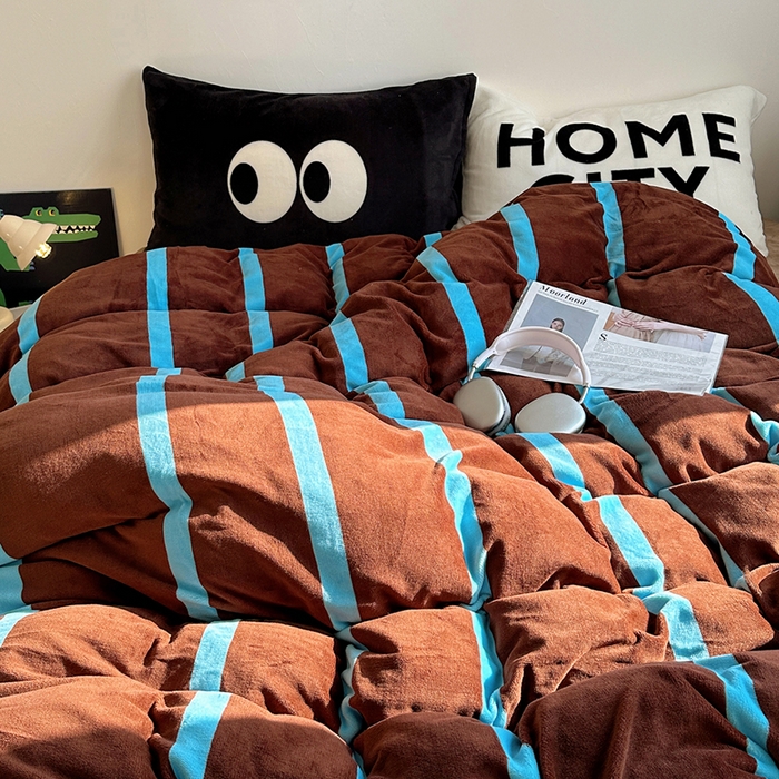 蜜宿 2025新款大眼睛混搭条纹牛奶绒四件套（小号三件套枕套默认发黑色大眼睛款！！也可以调换字母款枕套！！） 绒-ins星蓝条